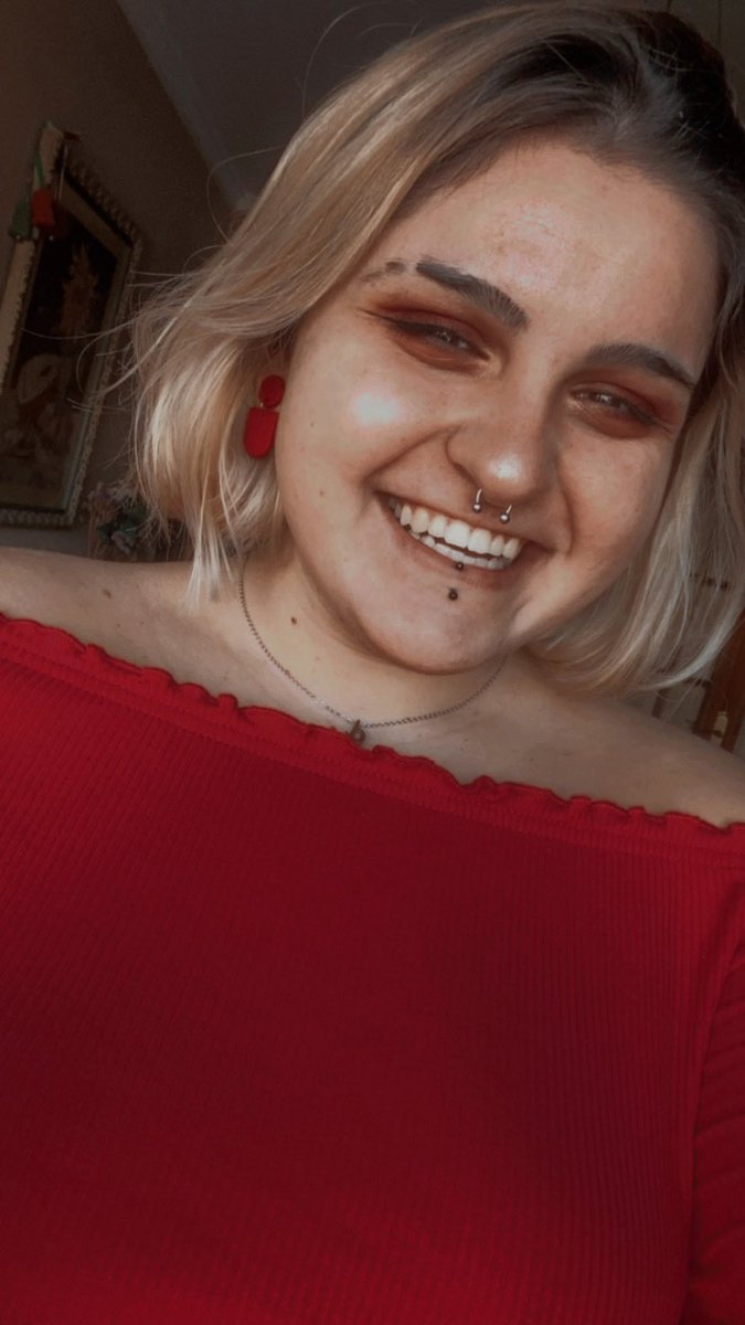 Liuehwi's tweet photo. Mis pendientitos nuevos de 

✨@/ medusapendientes ✨
 
Aaban de abrir y el trato es súper cercano 🥺
Tienen un montón de modelos a súper buen precio y son PRECIOSOS ❤️ Los míos son el modelo AURA 🥰

Os dejo su instagram https://t.co/eoHQzh5YQJ https://t.co/PLDGdZQqrI