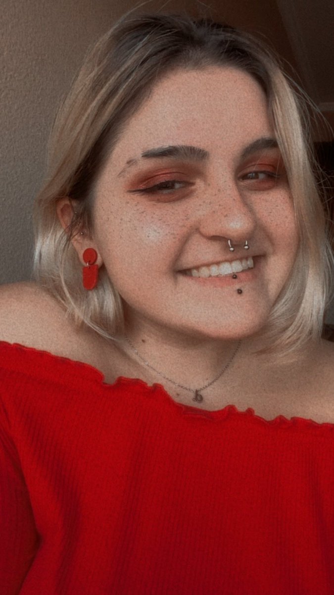 Liuehwi's tweet photo. Mis pendientitos nuevos de 

✨@/ medusapendientes ✨
 
Aaban de abrir y el trato es súper cercano 🥺
Tienen un montón de modelos a súper buen precio y son PRECIOSOS ❤️ Los míos son el modelo AURA 🥰

Os dejo su instagram https://t.co/eoHQzh5YQJ https://t.co/PLDGdZQqrI