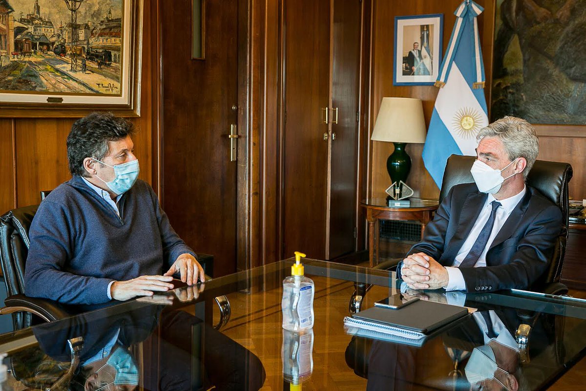 MindeTransporte's tweet photo. Con eje en el diálogo y en la promoción del trabajo articulado, el ministro @mariomeoni se reunió con el intendente de San Isidro @gustavoposse para conversar sobre obras de infraestructura para mejorar el servicio de transporte en el municipio. #ArgentinaUnida https://t.co/CxFTyvMbvq