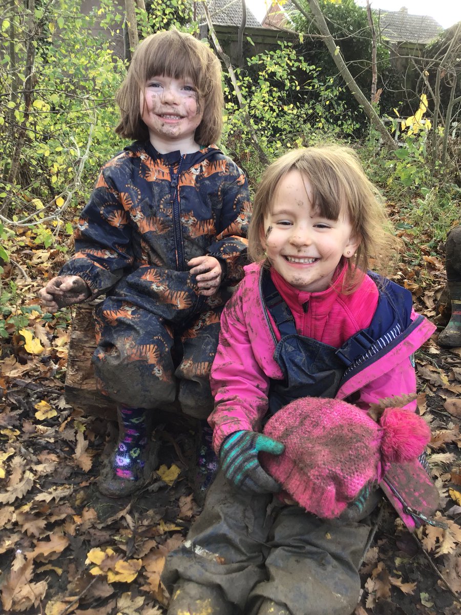 EyfsLakeside's tweet photo. We played colour snap, looked around Forest School for things to match with our colour cards and enjoyed exploring. https://t.co/rSmGfE4DQD