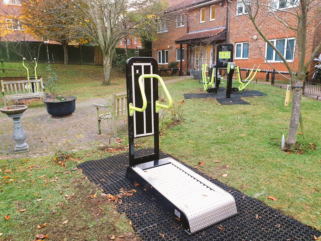 SophiaOT_'s tweet photo. Our #HeatherClose gym is here! @raj_psyc @MindandBody_KHP Thank you @TGO_OutdoorGyms for these great pieces & @maudsleycharity for funding our projectβ€ It will help to increase #exercise levels for patients & staffπͺπΌ with pretty views!π³ #ecotherapy #physicalhealth #mentalhealth https://t.co/gdUm2XlBBY