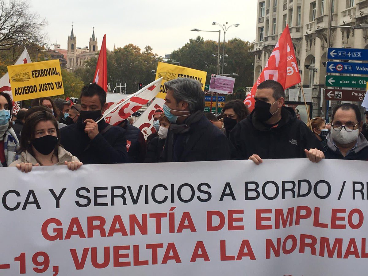 AndresLorite's tweet photo. 🚆2000 trabajadores de los servicios a bordo de @Renfe siguen en ERTE desde marzo y pendientes de una licitación injusta que dejará a la mayoría de la plantilla en el paro.

➡️Hoy los he recibido a las puertas del @Congreso_Es donde han vuelto a exigirle al Gobierno sensibilidad. https://t.co/DlpPAOWHjh