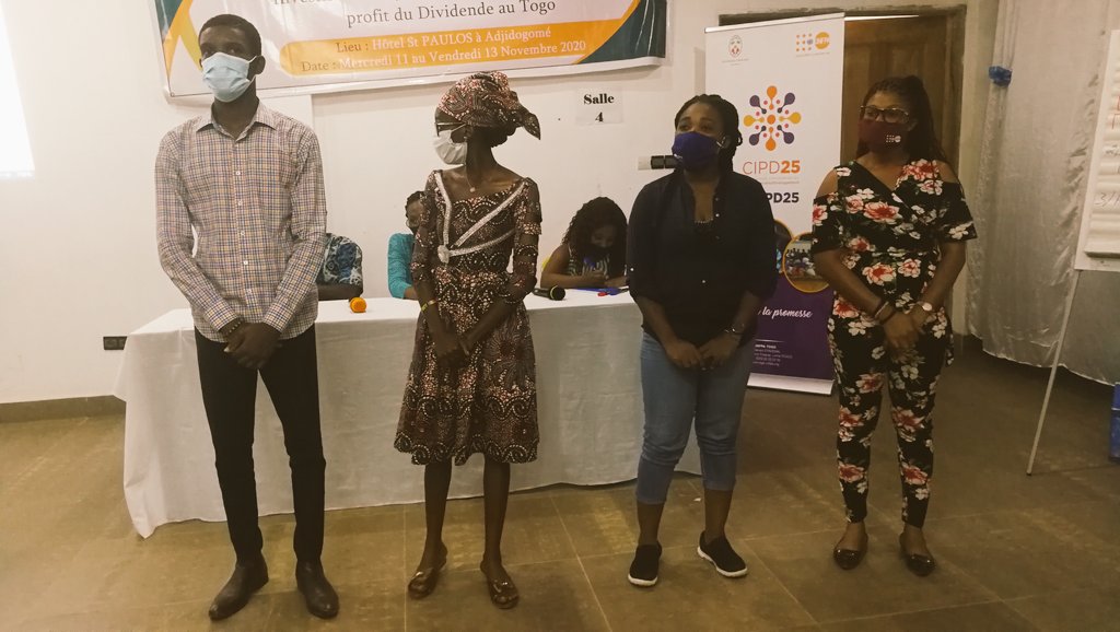 ojedd_global's tweet photo. Eeeeh oui, le Secrétariat Exécutif est aussi constitué en majorité de #filles: 3 filles sur 4 postes. #PlaceauxFilles.Félicitations au coordonnateur Cyrille, le Resp. de Prog. Christine, Resp. Admin. &amp; Fin. Delali, et le Resp. Com. Fernandine. Merci à @UNFPA_TOGO @JosianeYaguibou https://t.co/7lQxLbJm2a