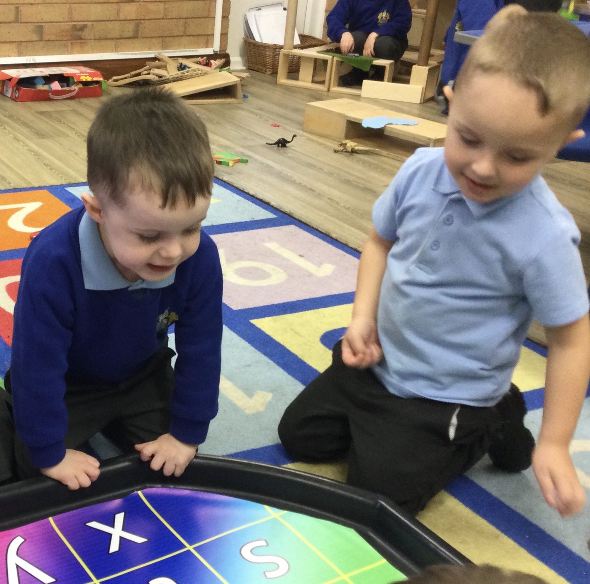 LSTMissFranklin's tweet photo. Children have enjoyed learning about initial sounds today and have suggested lots of words starting with each sound. #STPSeyfs #STPSphonics https://t.co/Oh6DlBh1NZ