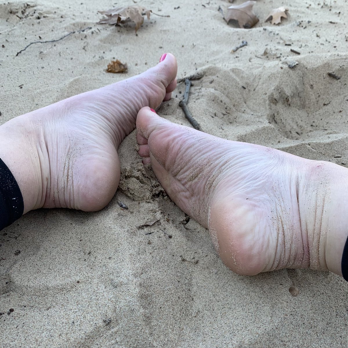 DMostest's tweet photo. Dropping new pics on my Instagram @ doingthemostest &amp; @ smokinfeet but these are a Twitter exclusive! I’ll be live later on OnlyFans and Insta - watch for updates. Which pic is your fav? https://t.co/OyXjzsdlZZ