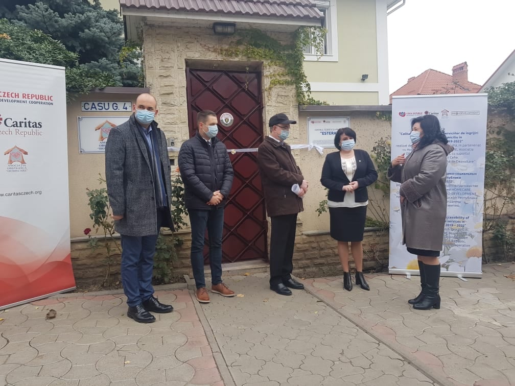 czechaid's tweet photo. Díky finanční podpoře České rozvojové agentury mohlo být dnes předáno Centrum domácí péče moldavské Asociaci HomeCare. Centrum bude v Kišiněvě sloužit ke zlepšení kvality a dostupnosti sociálních služeb seniorům.>>

https://t.co/ZCTsSTJygp

#czechaid #czechhelp #moldova @mzvcr https://t.co/zs9DI1t3OW