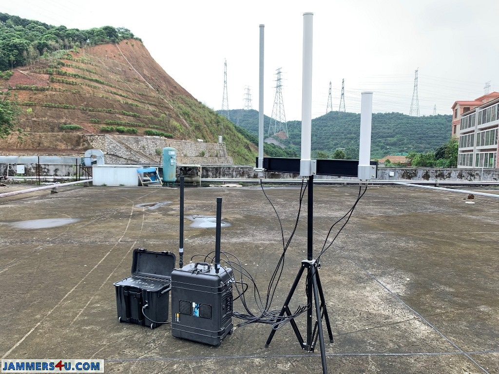 Jammers4u1's tweet photo. Anti-Drone UAV Portable Jammer 640W up to 6km
https://t.co/hJpFPkSciO
High power long coverage Anti-Drone UAV portable Jammer  Cover 100% Drones UAVs, 360 Degree 2000-6000m

#dronejammer #dronejammers #uavjammers #dronesjammer #Jammer #uavjammmer #UAVDefender #Inhibitor https://t.co/F0EwPLEsQw