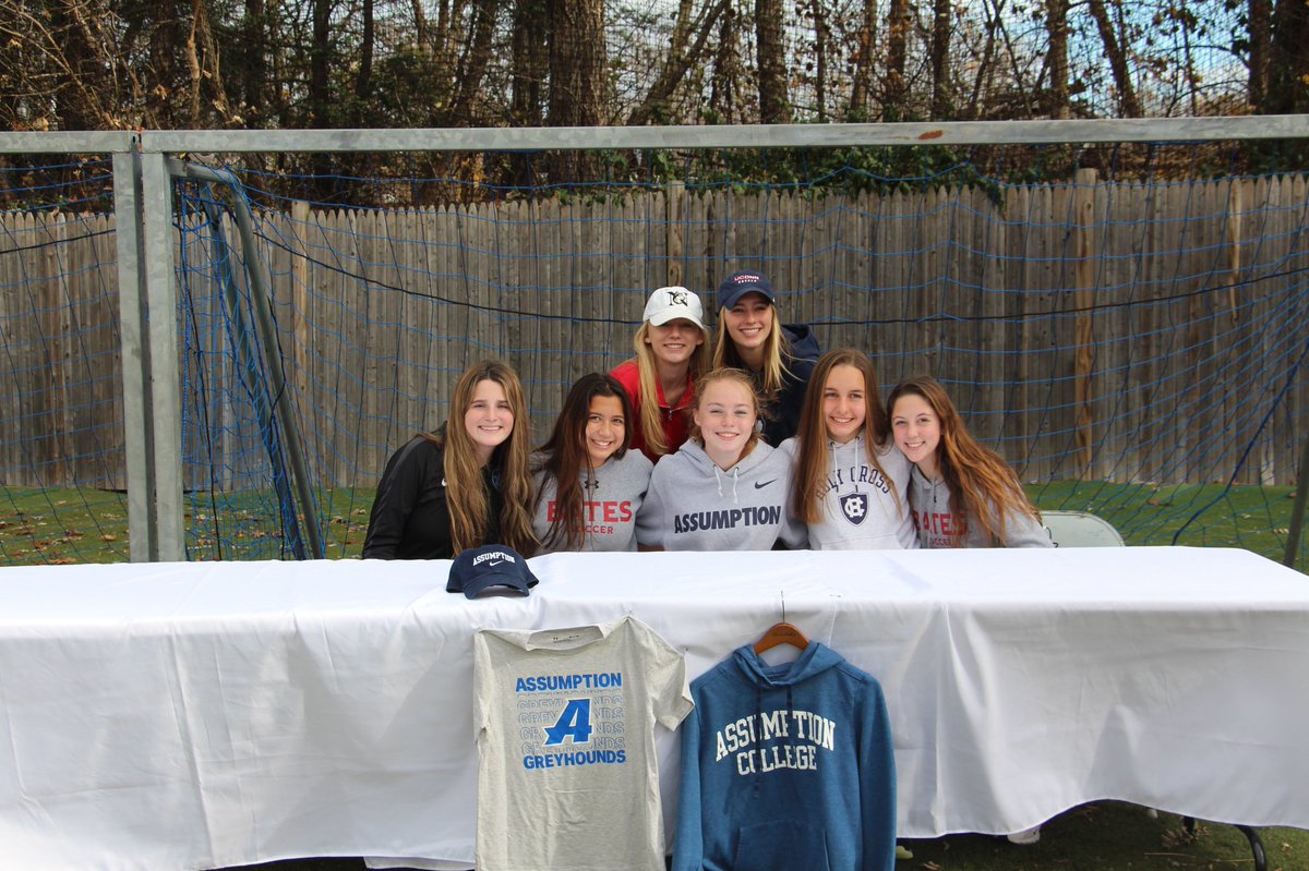 CoachGraceB's tweet image. Next up.. Excited to welcome Haley to #HoundNation 💙 #ClassOf2025 #NationalLetterOfIntent #SigningDay #NCAA #ne10embrace
