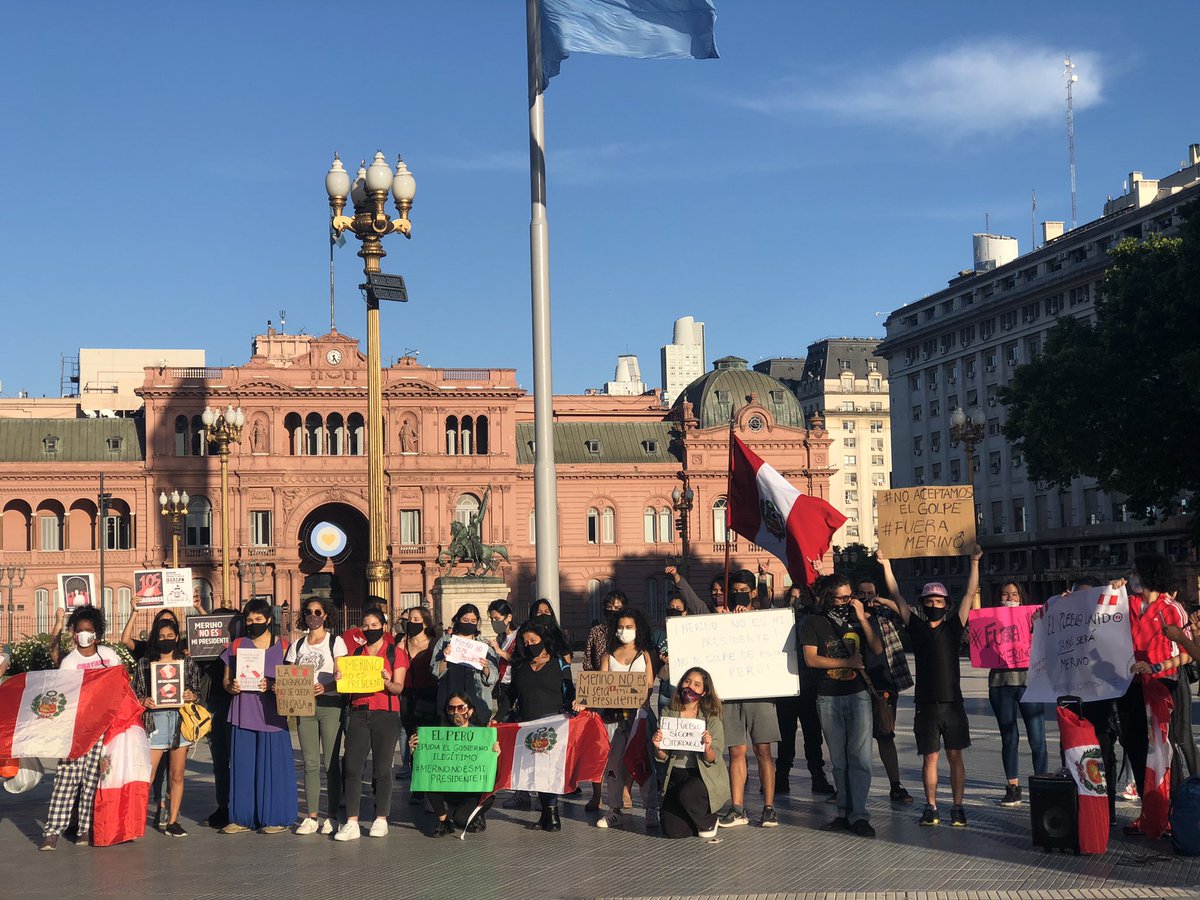 kadaui's tweet photo. 🇵🇪🇦🇷A esta hora, peruan@s en Buenos Aires decimos presente. Por la democracia: #MerinoNoEsMiPresidente https://t.co/TyNHQ0zTgj