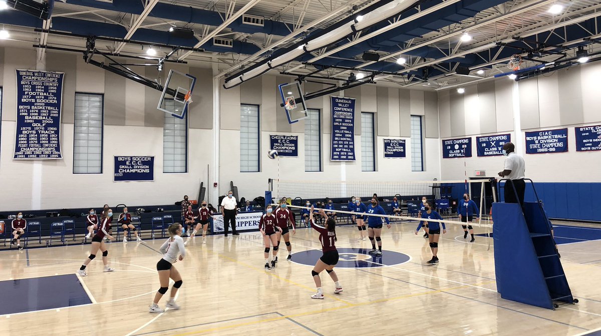 MBrunetti_MC's tweet photo. Season finale underway between Putnam and Killingly.
Winner will walk away as the ECC Northern Division Bracket II Champion. #ctgv @GoECCAthletics @KHS_Athletics1 https://t.co/JjOcIni05Y