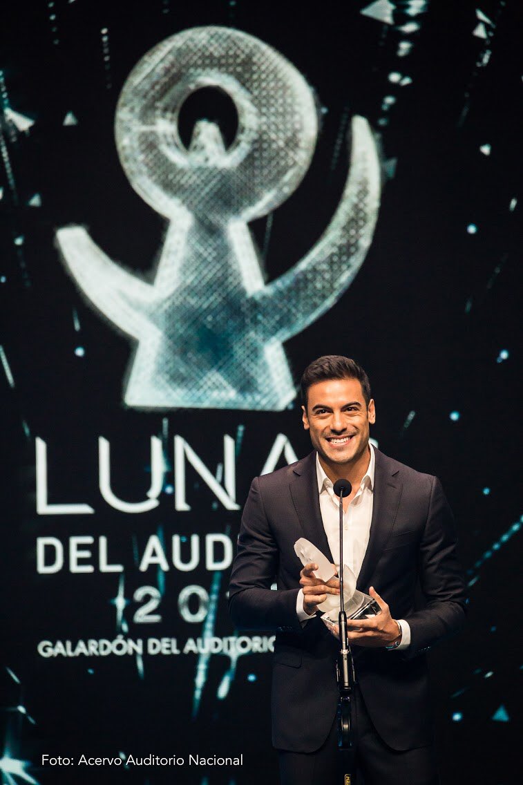 LunasAuditorio's tweet photo. #TBT @_CarlosRivera es el único artista solista mexicano que ha alcanzado la Luna tres años consecutivos por ofrecer el mejor espectáculo en vivo en la categoría #Balada. https://t.co/228JsG3rfq
