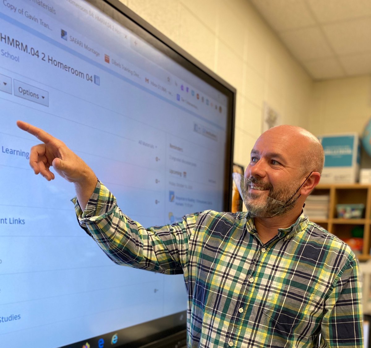 As an educator, it is essential to be able to communicate visually with my students, especially at the elementary school level. “The Professional” allows me to speak with my students and see their facial expressions, while also preventing droplets from spreading while I speak.