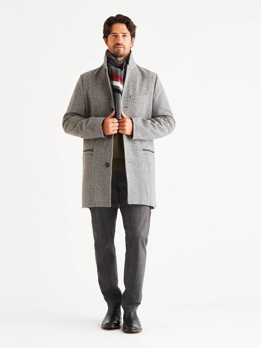 FaveThingCom's tweet photo. A stylish and cozy men's scarf! Check out the Alex Triple Stripe Italian Cashmere Scarf on FaveThing: https://t.co/4Dilf2Pja5 #FaveThing #ItalianCashmereScarf #CashmereScarf #Scarf #NorthAndMark #MensFashion https://t.co/XKXL7USrMS