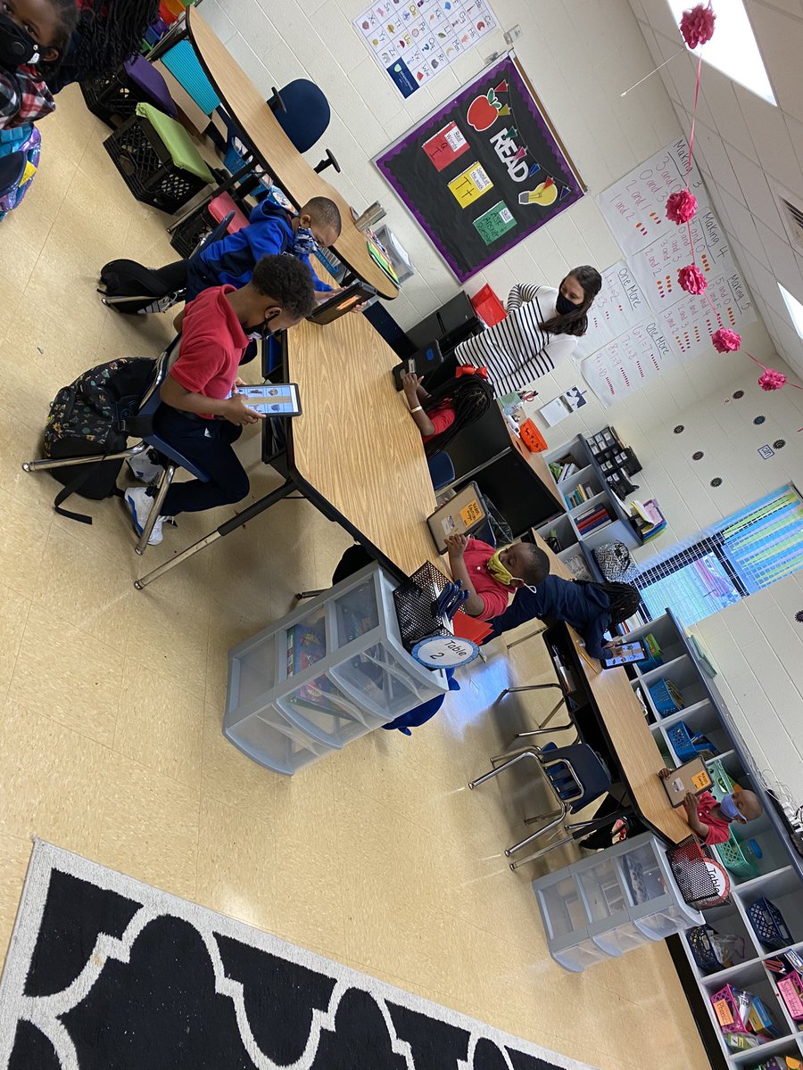 CollinsRhodes1's tweet photo. Mrs. Watts’ Kindergarten class practiced rhyming with an awesome app called “Partners in Rhyme”. #LearningLeading #EmpowerMCPSS #BetterTogether @HearTigersRoar   @MrsBrookeWatts https://t.co/jBf4VfMNDW
