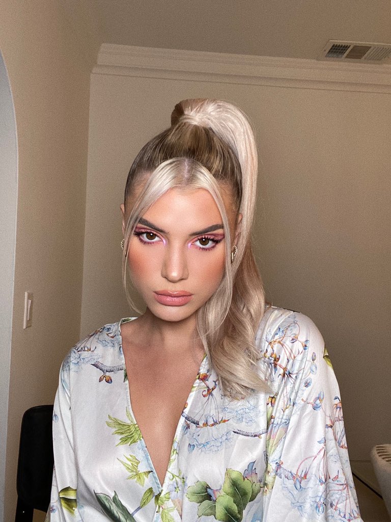 AlissaViolet's tweet photo. come on barbie let’s go party https://t.co/QmDynSvc9D