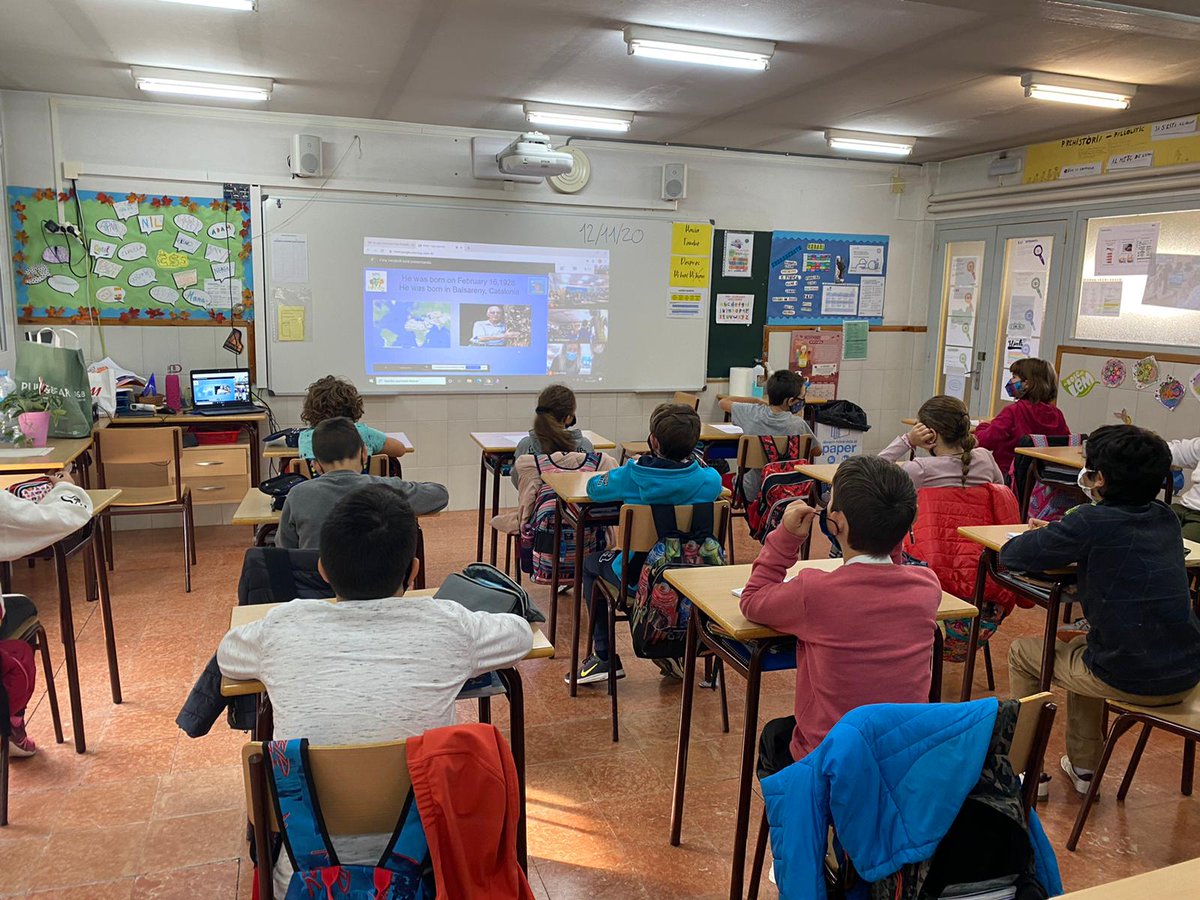 santjosepnavas's tweet photo. Alumnes del CS1 presenten Pere Casaldàliga als seus companys de cicle. Preparats per rebre la setmana vinent la seva neboda Laura Casaldàliga perquè ens expliqui més anècdotes i curiositats.
#perecasaldaliga #projectepas #sdgsaction #pau https://t.co/ma9vzA35Vi