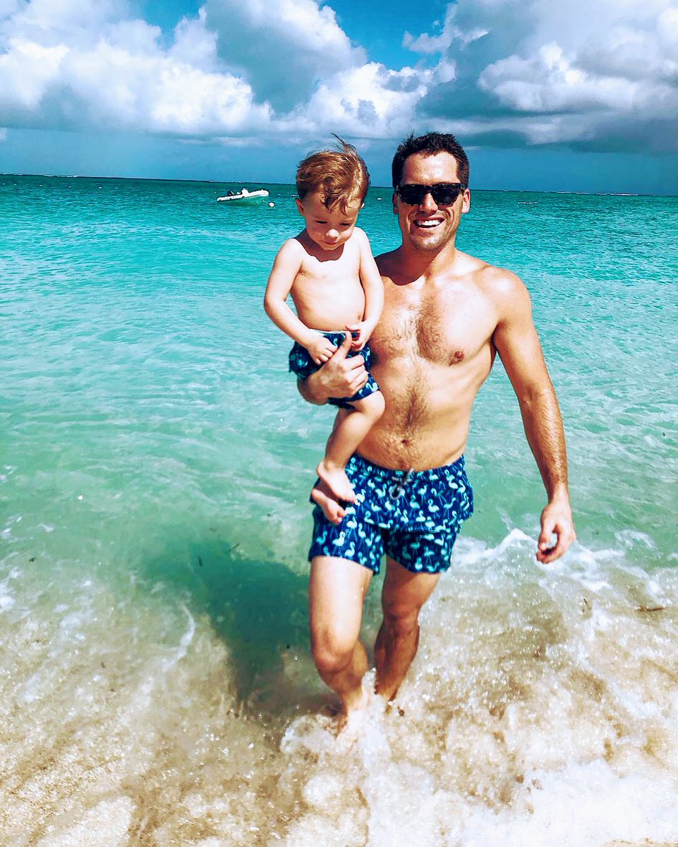 TheSomerset's tweet photo. You just can't beat moments like these!

An amazing #throwbackthursday moment courtesy of @lizadams. Thank you for loving @thesomerset on Grace Bay!🤗   

#experiencethesomerset  #thesomersetongracebay #thesomerset #turksandcaicos #remotework #opentoamericans #opentoall https://t.co/28gEWiuLDS