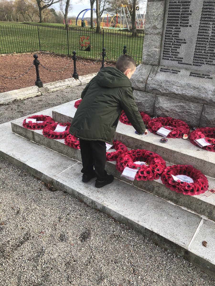 CarlibarCCC's tweet photo. Paying our respects at Barrhead War Memorial. Poppy Pebbles. #carlibarccc #outdoorlearning #whiteroom #silverroom https://t.co/9HmNPotz27