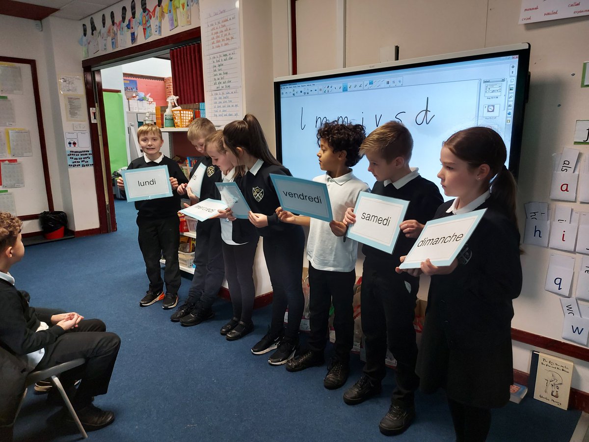 MrsCrerar's tweet photo. 🗓We've been revising days of the week as part of our calendar work, so we thought we'd do it in French too🇫🇷 #Dunipace1plus2 #DunipaceMaths https://t.co/39whhkNiGq