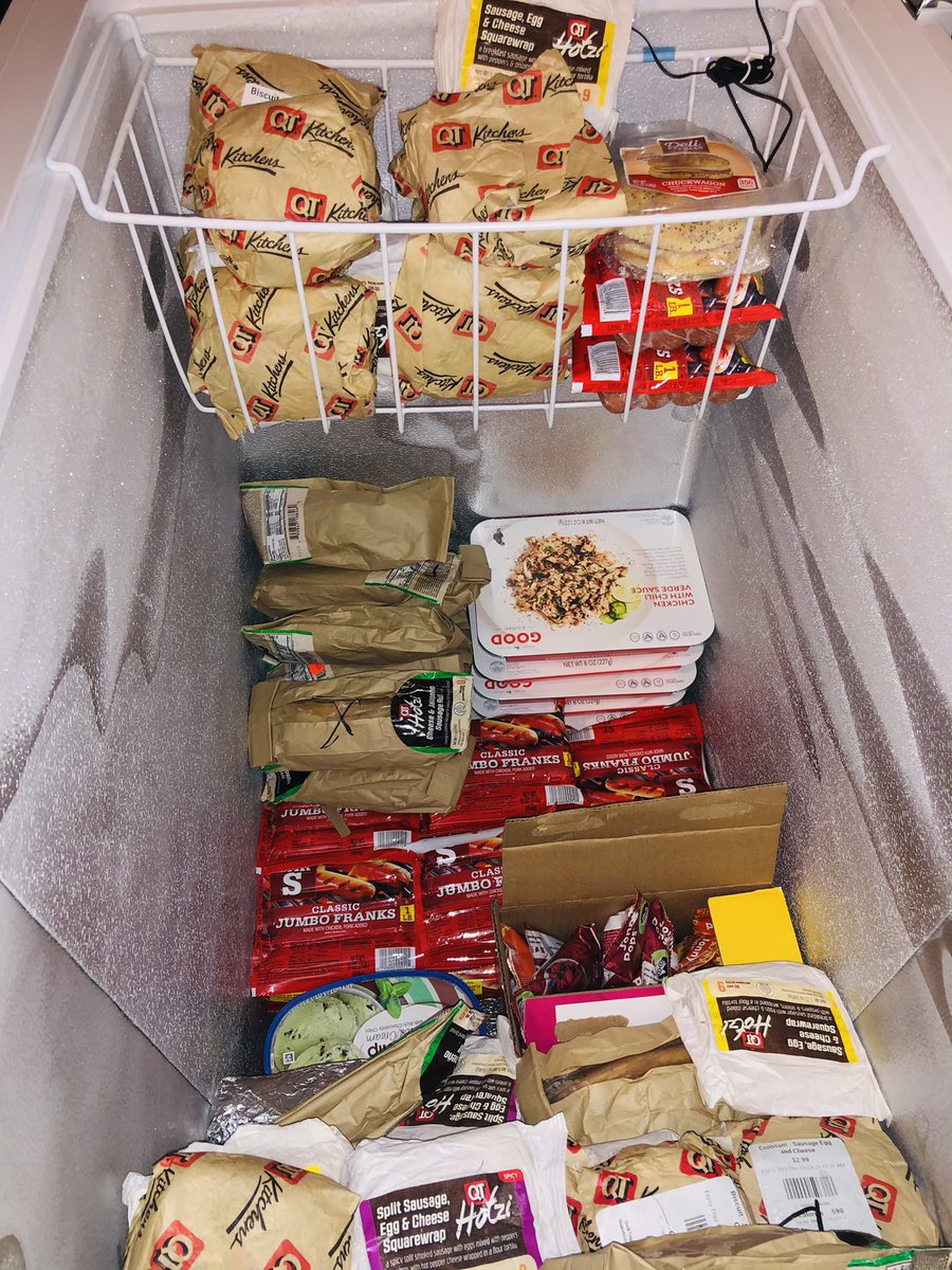 avilafoodpantry's tweet photo. Stocking up so our students, faculty, & staff can finish their semester strong! 🥳 menu this week: frozen QT breakfast sandwhiches, fancy yogurt, beverages, lots of good bread, bananas, clementines, and Fuji apples! 🍎 🍌 🍊 🍞 #OurAvila #EagleEmpire #AUNation #protectyourflock https://t.co/lJLlSE7K2O