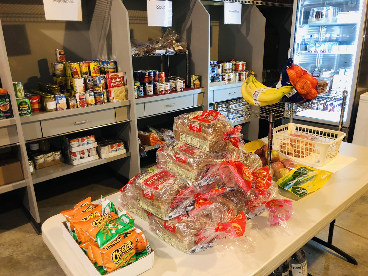 avilafoodpantry's tweet photo. Stocking up so our students, faculty, & staff can finish their semester strong! 🥳 menu this week: frozen QT breakfast sandwhiches, fancy yogurt, beverages, lots of good bread, bananas, clementines, and Fuji apples! 🍎 🍌 🍊 🍞 #OurAvila #EagleEmpire #AUNation #protectyourflock https://t.co/lJLlSE7K2O
