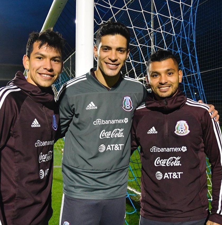 SomosAnalistas_'s tweet image. ¡ANALISTAS PARTICIPEN! 🇲🇽

¿Qué tridente prefieres?

❤️ Chucky - Raúl - Tecatito (Qatar 2022)
🔁 Chucky - Chicharito - Vela (Rusia 2018)