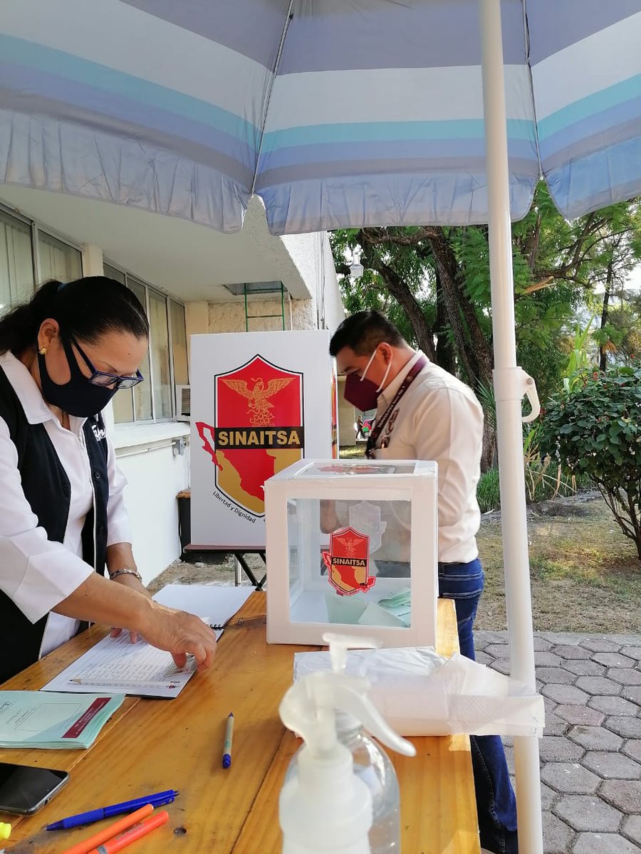 sinaitsa's tweet photo. Compañeros del #SINAITSA #Tamaulipas ejerciendo su voto, libre y secreto.
@FEDESSPNacional @palomitarelowde @valenzo14 https://t.co/Uv66mHlYt7