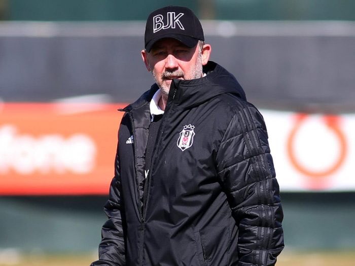 BJKretweets's tweet photo. Nasıl korkutuyorsa adam daha form tutmadan gönderme çabaları başlamış sakin olun hocamızı kimseye yedirmeyiz 🖤🦅
#AlgıyaİnatSergenYalçın https://t.co/XtdIj2b3J8
