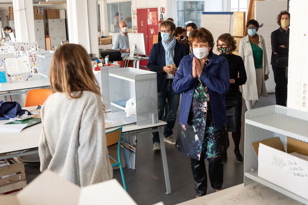 Visite d exception de notre ministre de tutelle Mme ⁦<a href="/R_Bachelot/">Roselyne Bachelot</a>⁩ pour les interactions passionantes avec les élèves et l équipe ⁦<a href="/Ensci_Paris/">ENSCI_LesAteliers</a>⁩ ! Les cours continuent avec hybridité merci ⁦<a href="/MinistereCC/">Ministère de la Culture 🇫🇷</a>⁩ !