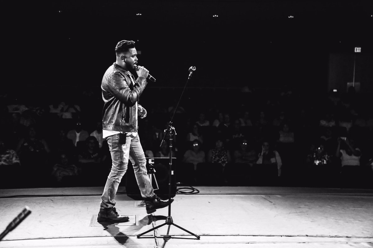 LirowMusic's tweet photo. #tbt
⚜️Que al principio se te haga difícil no significa que el final de sea imposible.
#lirow #lirowmusic #show #bachata #Bachatasensual #bachatalover #bachatapassion #bachatadancer #Bachatera #Bachateros #bachataladies #bachatas #bachataitalia #bachataespaña #bachataysalsa https://t.co/31FWSIhRjQ