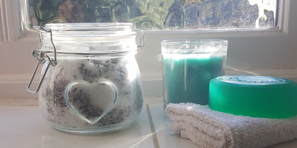 Float_UK's tweet photo. You know what they say: If the people can't come to the float centre... Taking these home to have a mini-float tonight! Get our Epsom Salts here: https://t.co/2759jNOrWw
#diyideas #floatcentre #floattherapy https://t.co/MYVxUZo1OC