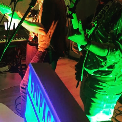 rapazbanda's tweet photo. MAÑANA ES EL DIA! Os recomendamos que preparéis los cascos buenos, abráis las orejas y saquéis las zapatillas de BAILAR!! https://t.co/IE8FqUrFox
