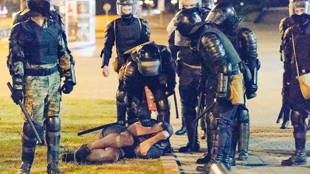 franakviacorka's tweet image. We're witnessing resurgence of totalitarianism in the heart of Europe. Peaceful people killed in the middle of the day. Everyone supporting the dictator is accomplice to his crimes. Belarusians can only count on the help of the Free world. Please don't stand aside. Help Belarus!