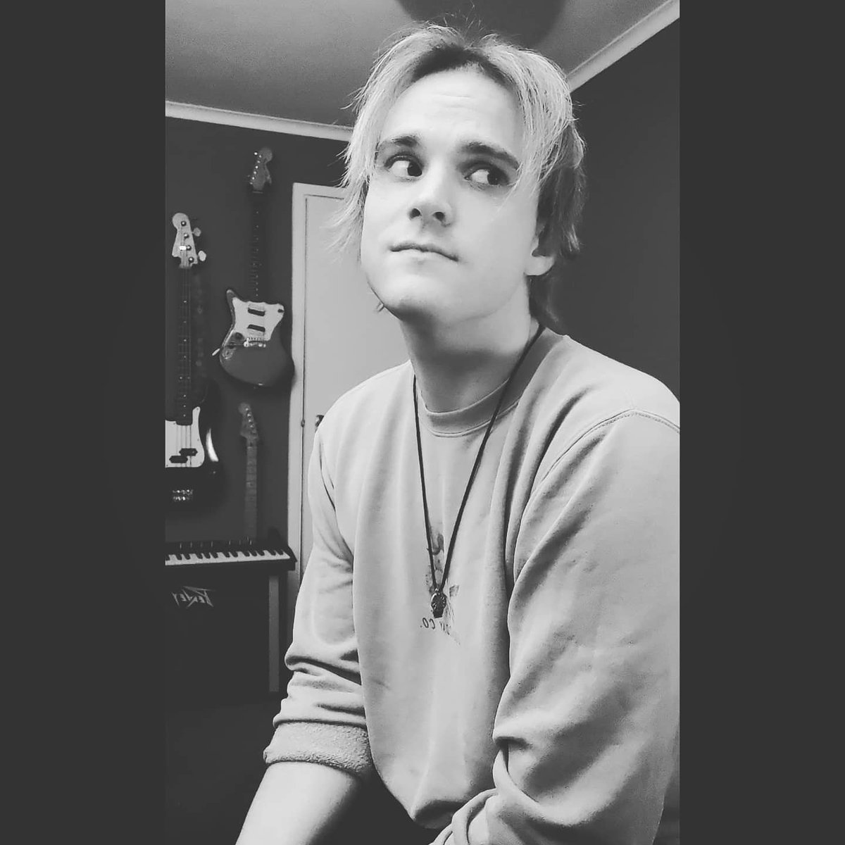 A selfie for a selfie's sake whilst I'm busy cooking up new songssss 🎵🎵🎵