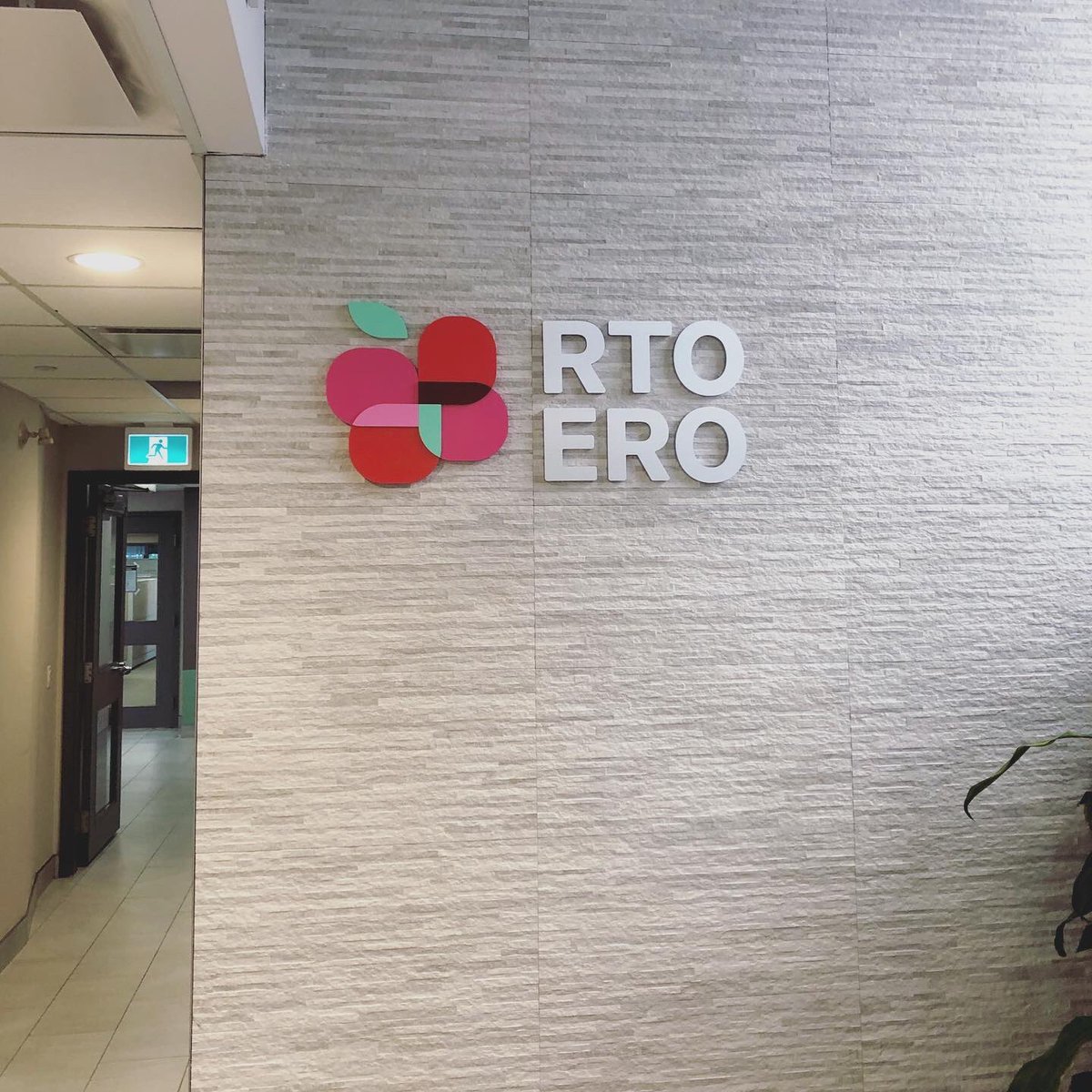 OurEntente's tweet photo. Itโs a beautiful day at the RTOERO officeโจ Weโre saying a special hello to our amazing members from our partners @wearejohnson onsite & our staff whoโre working from home๐ We miss you!
Stay safe๐๐ท
#DailyDoseOfHappy
#BetterFuturesTogether https://t.co/rU2BHVcWug