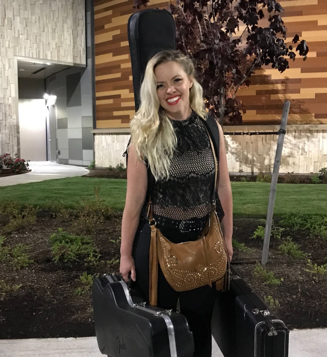Nothin' makes me happier than playing out for you guys - I love y'all so much!!!! To another adventure. ❤

#happyplace #adventure #musicaljourney #onmyway #joy #spreadjoy #lovewhatyoudo #fanlove #ily