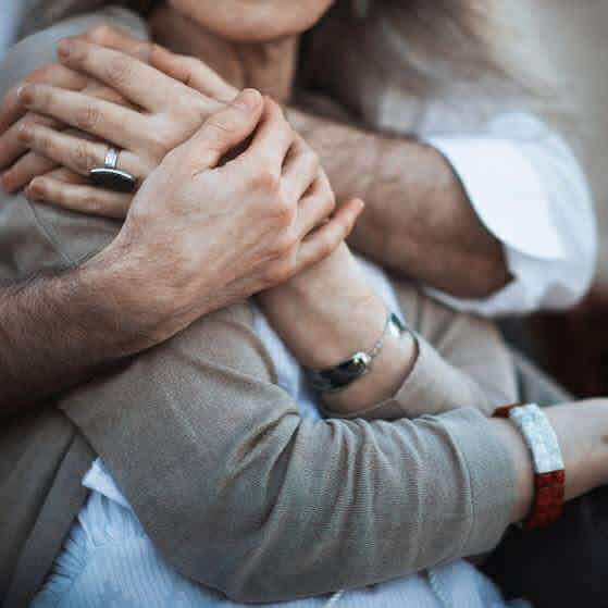 لايربطني بك آحتياج .. 
بل يربطني بك . نبض . وانفاس .. وحياة