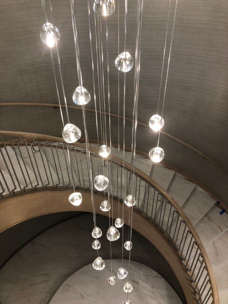 LaretCasella's tweet photo. This picture defines a beautiful vantage point!
Vantage point: "a place or position affording a good view of something."
Design: @casellainteriors
#customlighting #casellainteriors #lobbyspace #nashvilledesigns #lightingart #commericaldesign #midcenturymodern https://t.co/gGvtz2xE6b