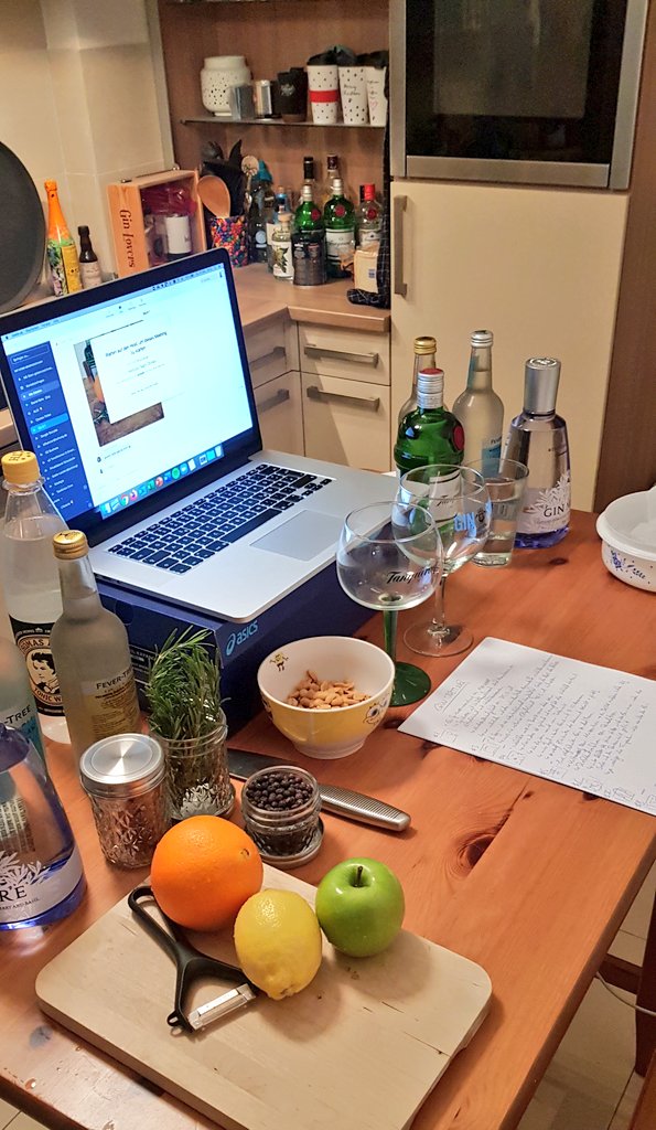 danielrehn's tweet image. Das heutige Abendprogramm: betreutes Trinken mit dem Team im Rahmen eines kleinen, virtuellen Gin-Tastings, durch das ich meine Kolleg:innen führen darf 🍸 #ichbinkäuflich