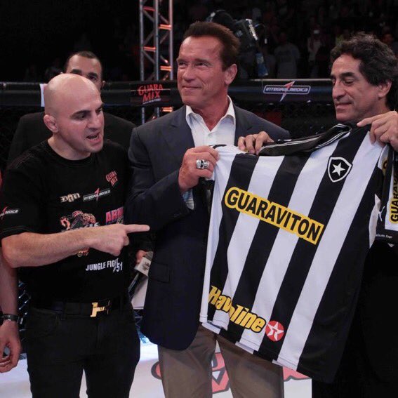 Pedro Certezas on X: Arnold Schwarzenegger segurando a camisa do Botafogo  num octógono.  / X