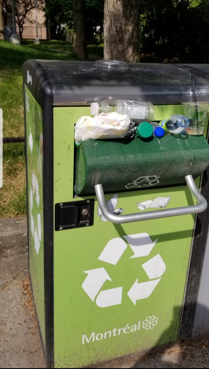 dianejess93's tweet image. Le #sudouest va être merveilleux avec tous les poubelles résidentiels ajouter à ceci avec les poubelles qui seront dorénavant ramassé 2 fois par mois à partir de 2022🤦‍♀️ Le sudouest est déjà un dépotoir à ciel ouvert. Les rats sont ÉNORMES ici #GarbageGate @projetmontreal #polmtl