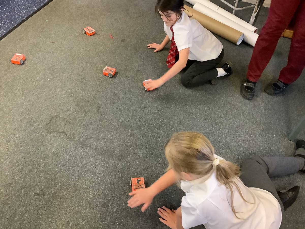 MissHull_AVPS's tweet photo. Coding Club for Roddlesworth started after school and the children absolutely loved it! They were so enthusiastic and always wanted to be challenged when programming their own robot. @AbbeyVillagePS #codingforkids #codingclub #Scratch https://t.co/1boXnAZOkj