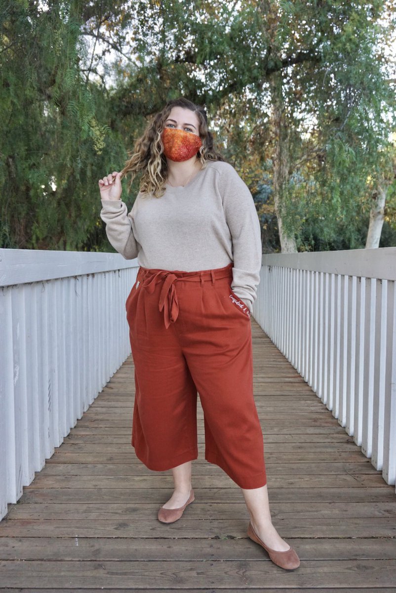 Schultzzie's tweet photo. my new merch is live!! Ahh!! The Confident &amp; Kind Perfect Pants &amp; the “It Has Pockets” Vol. II Pin are available now at https://t.co/Ot4K6KebsV ✨ https://t.co/ezKXbdJf2d