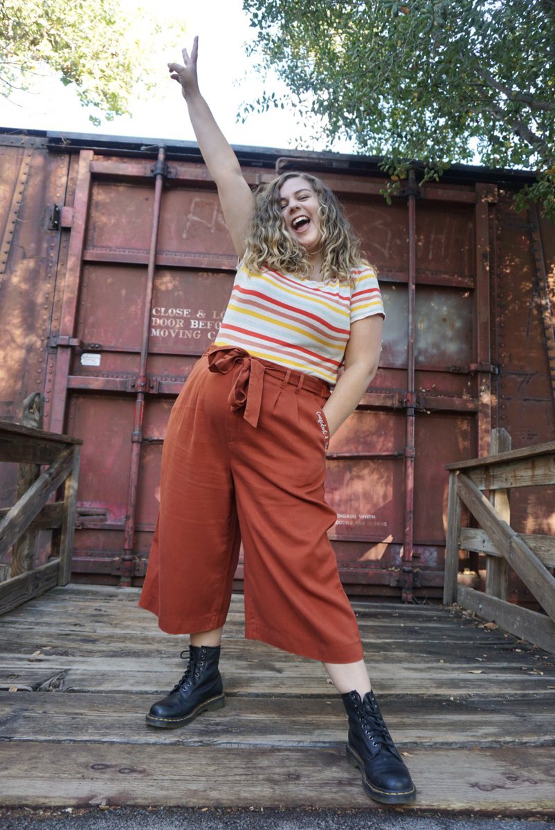 Schultzzie's tweet photo. my new merch is live!! Ahh!! The Confident &amp; Kind Perfect Pants &amp; the “It Has Pockets” Vol. II Pin are available now at https://t.co/Ot4K6KebsV ✨ https://t.co/ezKXbdJf2d