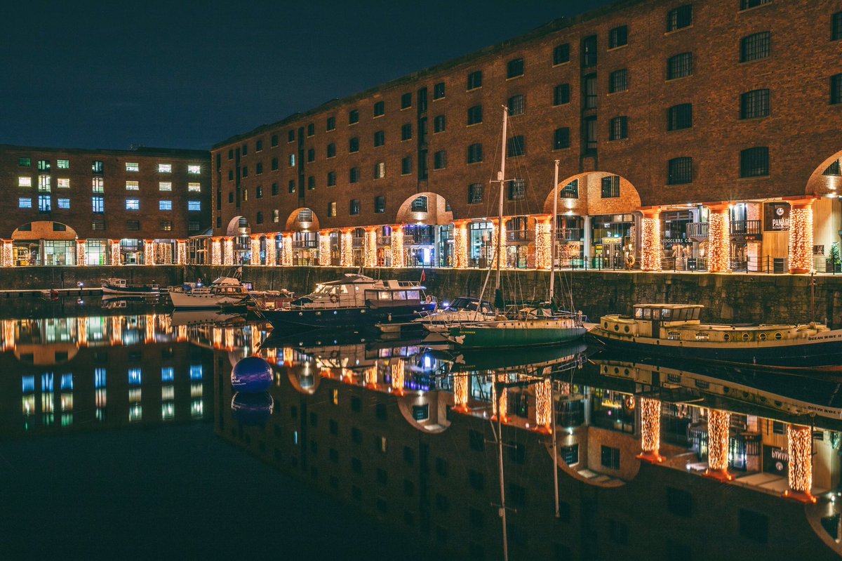 Reflections @theAlbertDock 
#liverpool #albertdock #reflections #nightlights #dockside #heritage #NightPhotography 
@ExploreLpool @Beau_Liverpool @MerseyMaritime @CRTNorthWest @VisitLiverpool