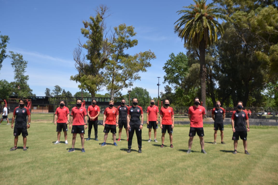 NewellsJuvenil's tweet photo. Se realizó una nueva reunión encabezada por el coordinador @juancruzanselmi y los preparadores físicos del fútbol juvenil e infantil con vistas a la vuelta de los entrenamientos y con la implementación de los protocolos. https://t.co/qtEatbm7Om