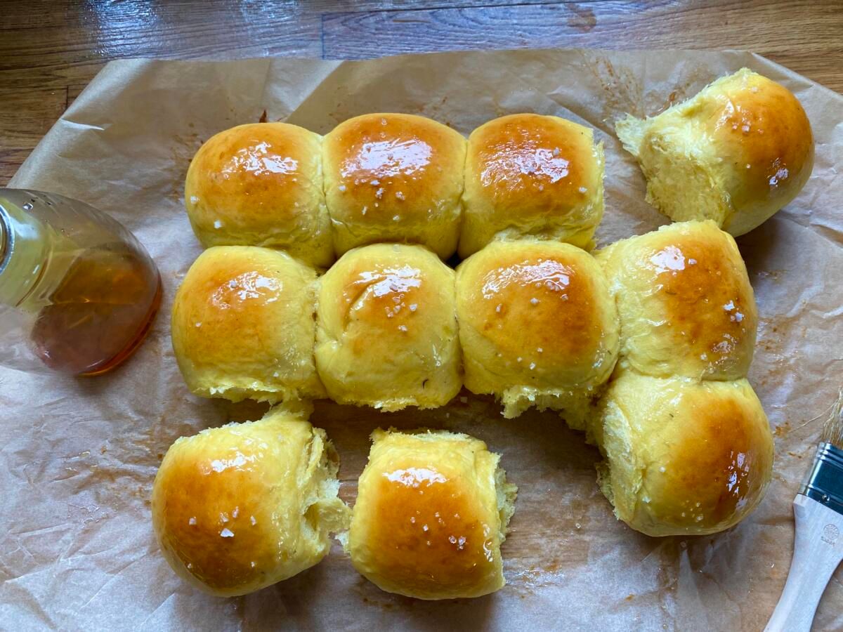 Looking to embrace the autumn spirit this Shabbat? Try making these delicious pull-apart pumpkin challah rolls the whole family will enjoy. Read the full recipe below.  

buff.ly/2Ig9Gq8