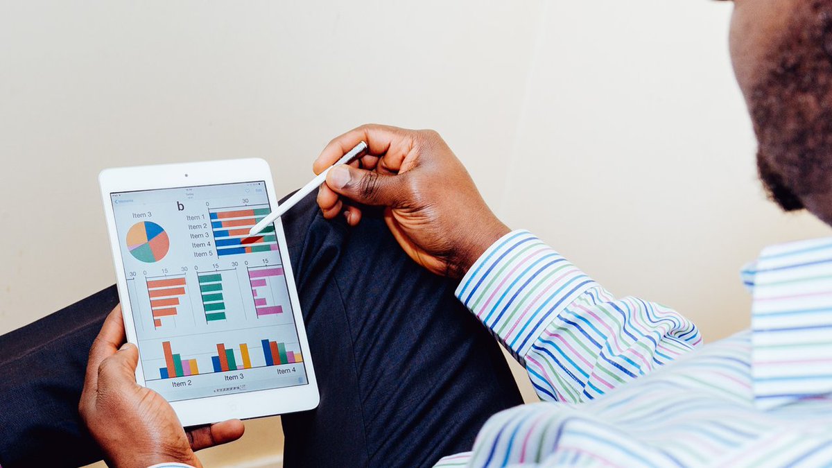 innobaix's tweet photo. El #ProgramaB2B és un cicle de transmissió de coneixement que t'ajuda a identificar les oportunitats i els riscos que ens poden aportar les noves tecnologies, des d’una perspectiva pràctica.
#empresa #connexió #educació #10anys
https://t.co/1NVR6gsYkl https://t.co/9ax3dW5zEs