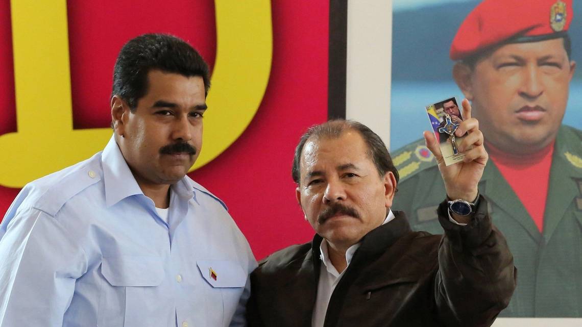 oppenheimera's tweet photo. La absurda afirmación de Trump de que ganó las elecciones del 3 de noviembre es una bendición para el dictador venezolano Nicolás Maduro, el autócrata nicaragüense Daniel Ortega y los gobernantes autoritarios de todo el mundo:  https://t.co/IzGpUhQtAA @elnuevoherald https://t.co/ququWFSp0c