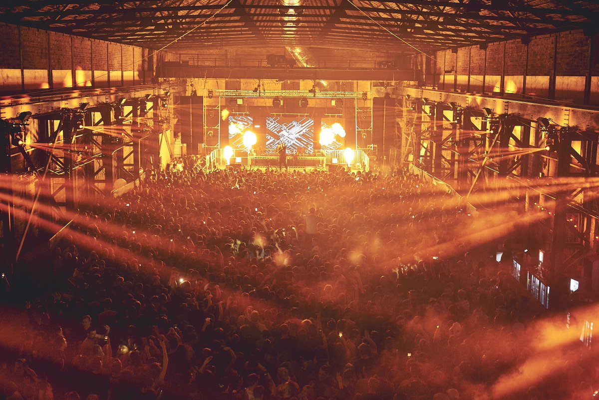 WeirdScience_UK's tweet photo. .@ANDYC_ram @TonnPiper @chaseandstatus @LarryCalyx @DjTeeBee @LX_ONE @Loadstar @DCBreaks @2SHYMC @_chords
#TBT #RAM25 #CRANE the biggest DnB show we've ever done 💥🔊🔥💨 https://t.co/R1fTRROfMy